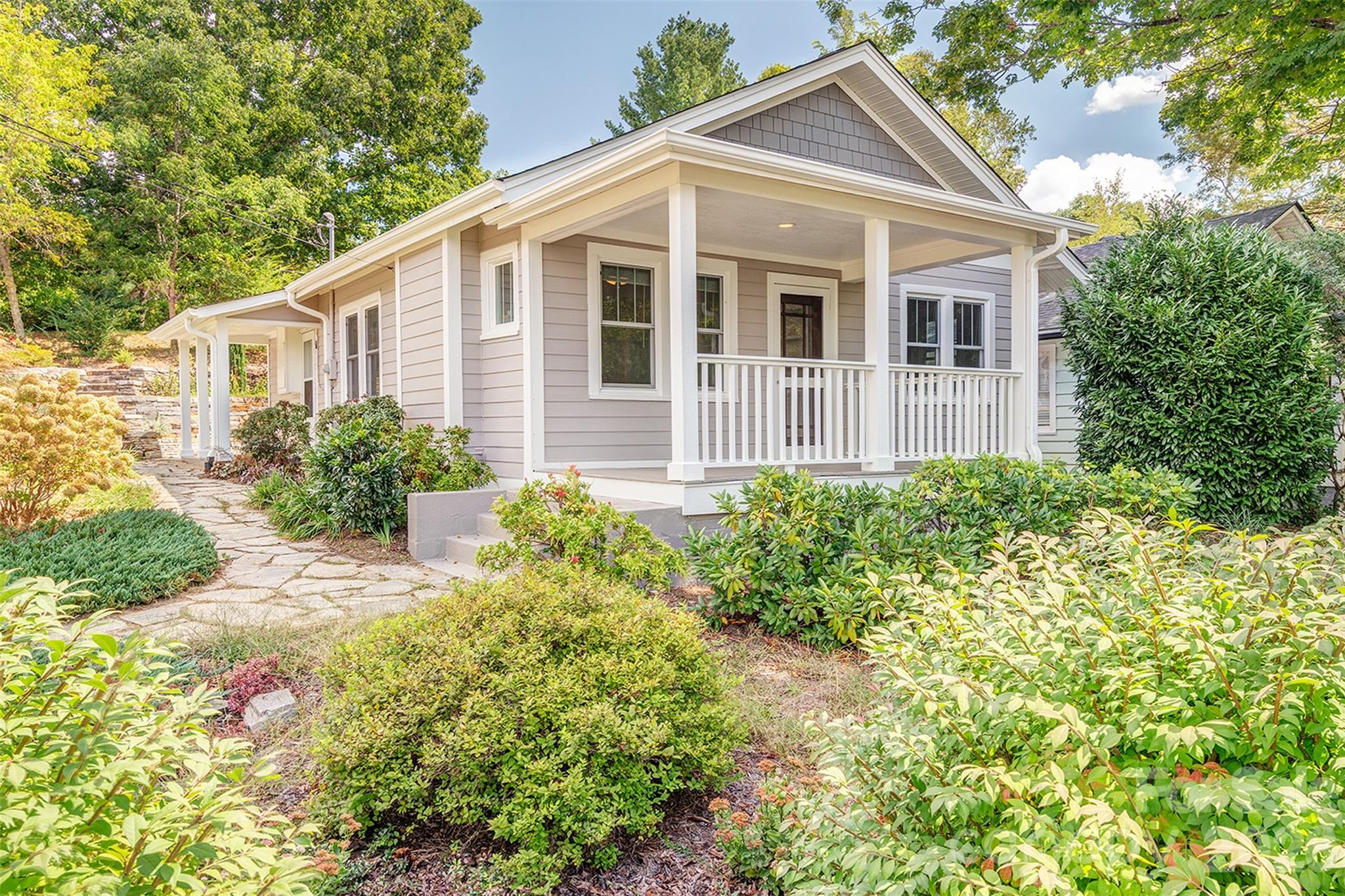 11 Temple Avenue, Asheville, NC. property listing photo