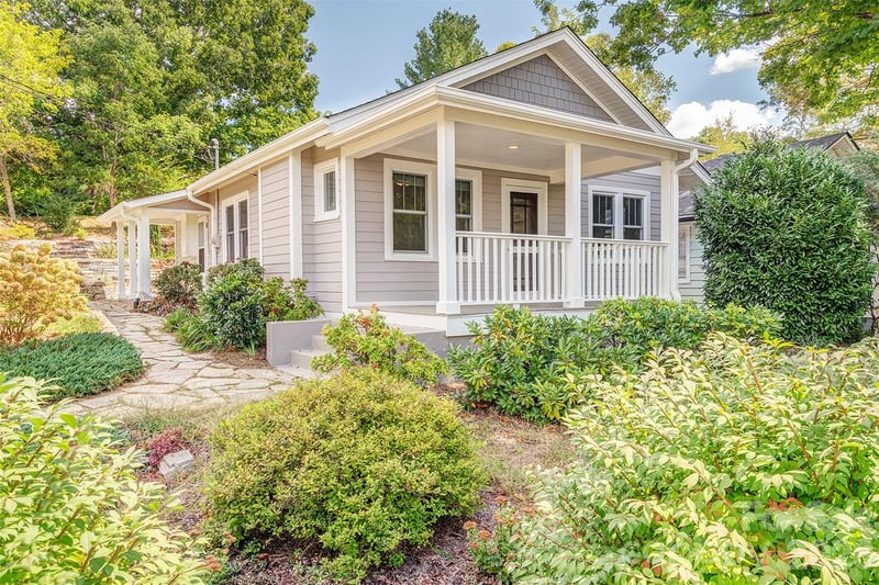 11 Temple Avenue, Asheville, NC - 2 beds, 1 bath, 945 sqft - $432,000