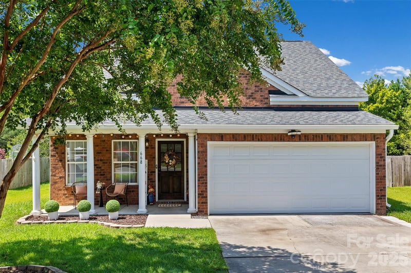 668 Lynville Lane Apt 28, Rock Hill, SC - 5 beds, 3.5 baths, 1,992 sqft - $356,900