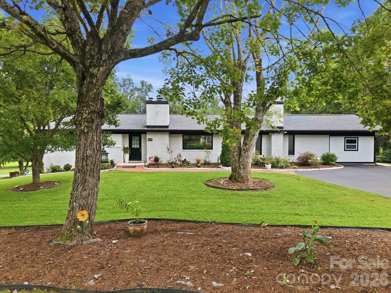 364 Pace Road, Hendersonville, NC - 3 beds, 3.5 baths, 2,017 sqft - $529,000