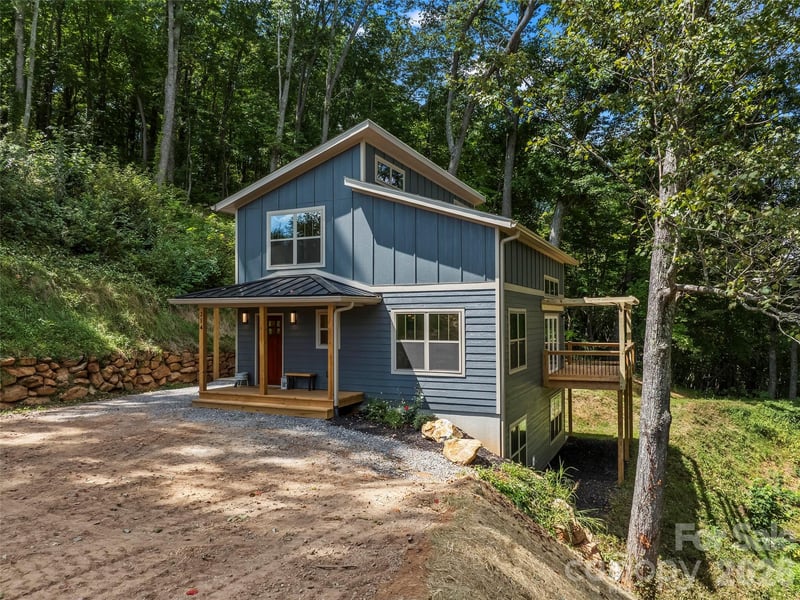 214 Aster Ridge Drive, Waynesville, NC - 3 beds, 3 baths, 2,286 sqft - $615,000