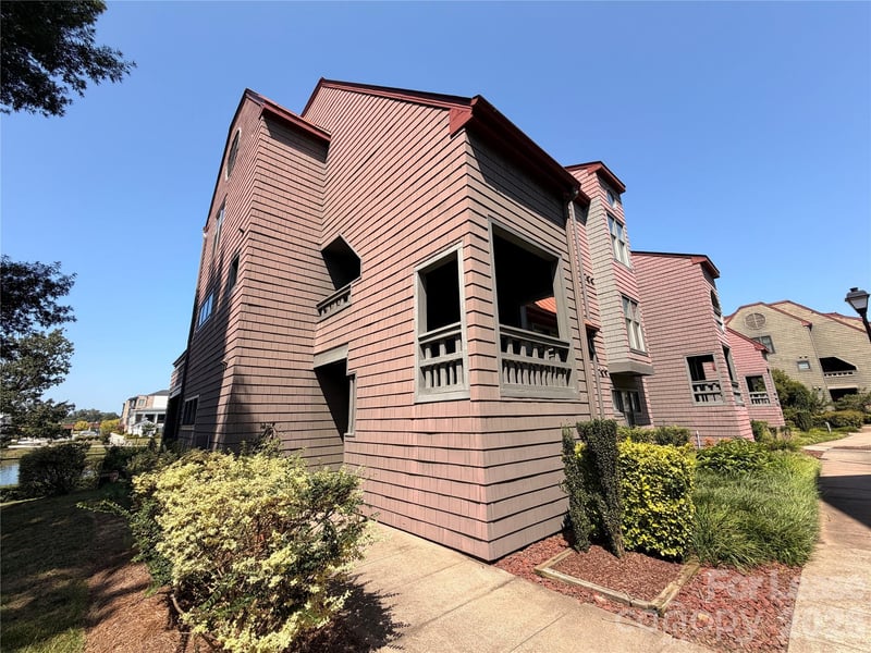 9039 J M Keynes Drive Apt 21, Charlotte, NC - 3 beds, 2 baths, 1,317 sqft - $1,899