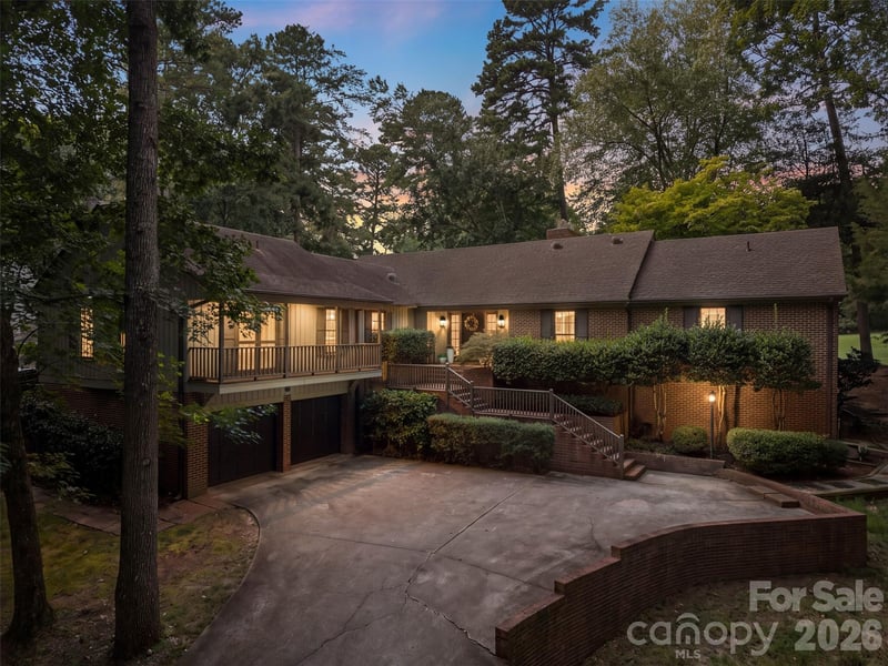 10 Bald Eagle Road, Lake Wylie, SC - 5 beds, 3.5 baths, 3,178 sqft - $925,000