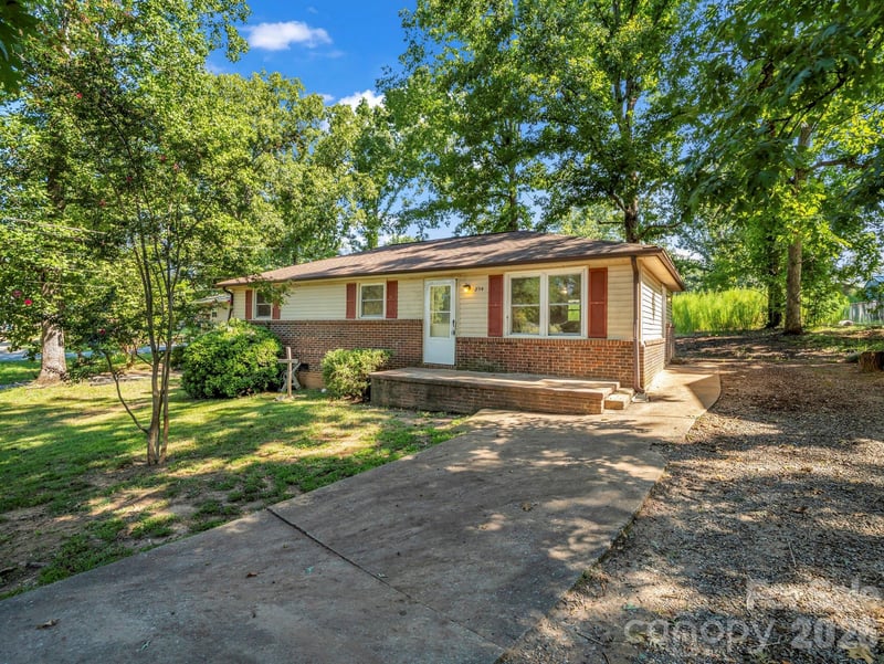 254 Oldcastle Lane Apt 49, Forest City, NC - 3 beds, 1.5 baths, 1,008 sqft - $145,000