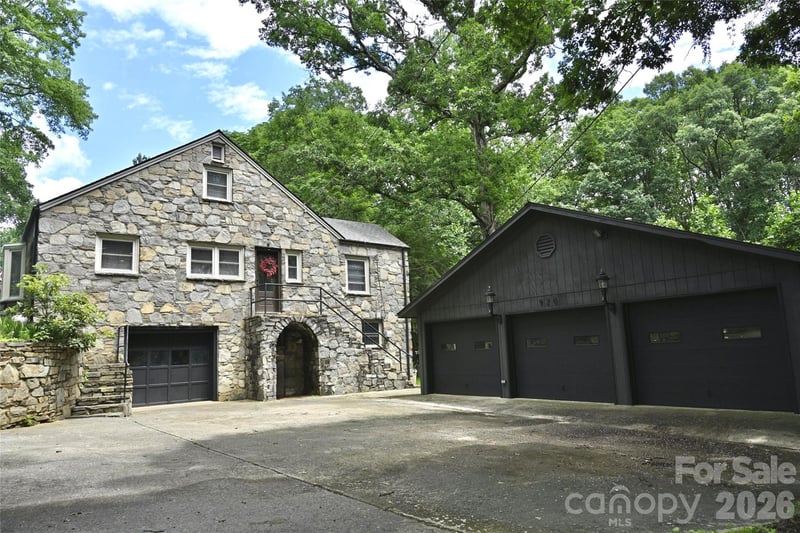 920 Sand Hill Road, Asheville, NC - 3 beds, 2 baths, 2,118 sqft - $650,000