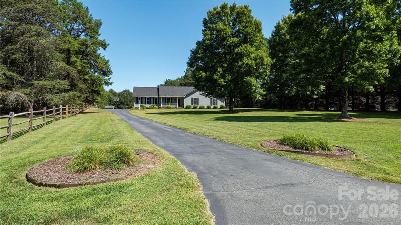 187 Sunfish Drive, Mooresville, NC - 3 beds, 2 baths, 1,673 sqft - $550,000