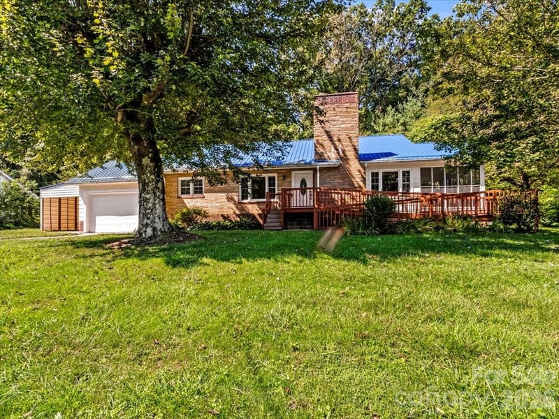 422 Altapass Highway, Spruce Pine, NC - 3 beds, 2.5 baths, 1,823 sqft - $329,999