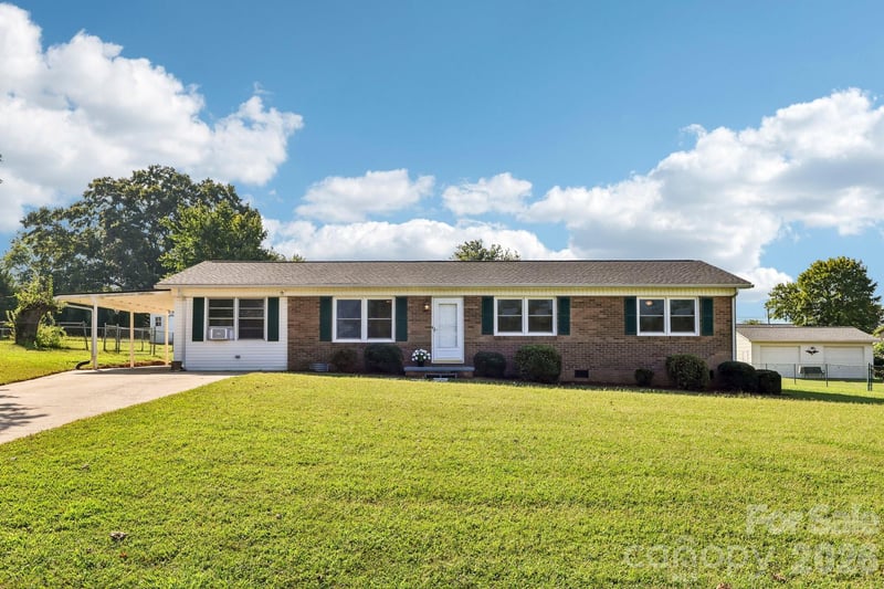 5111 Hawthorne Lane, Shelby, NC - 3 beds, 1.5 baths, 1,371 sqft - $225,000