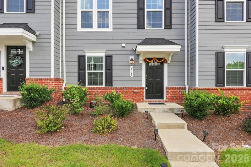2509 Autumn Olive Lane, Matthews, NC - 3 beds, 3 baths, 2,071 sqft - $379,900