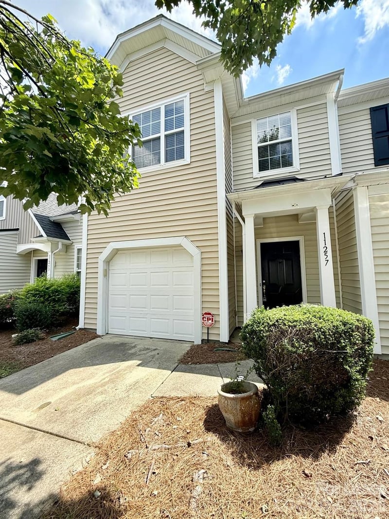 11257 Lions Mane Street, Charlotte, NC - 3 beds, 2.5 baths, 1,549 sqft - $1,850