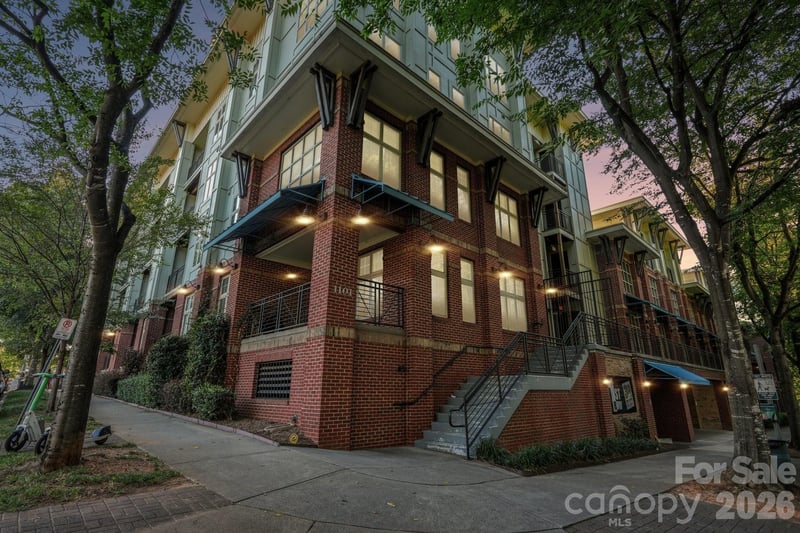 1101 W 1st Street Apt 301, Charlotte, NC - 2 beds, 2 baths, 1,096 sqft - $375,000