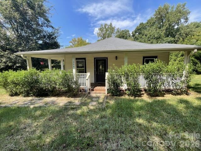 308 Oakland Avenue, Belmont, NC - 3 beds, 2.5 baths, 1,516 sqft - $271,000