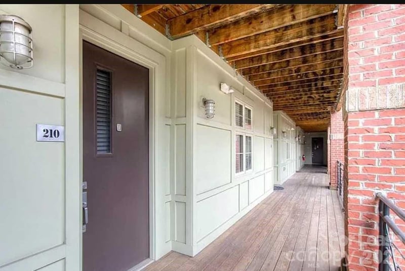 1101 W 1st Street Apt 210, Charlotte, NC - 1 bed, 1 bath, 808 sqft - $1,600