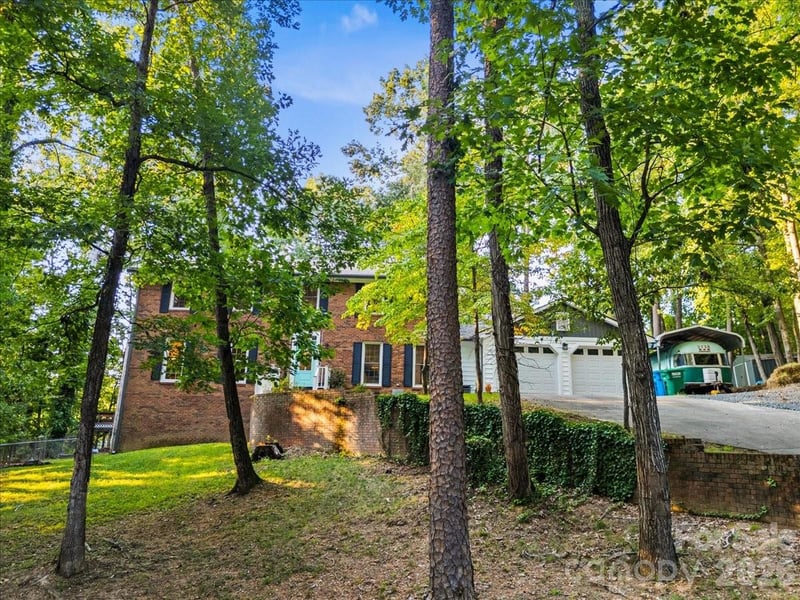 705 Brunson Drive, Albemarle, NC - 4 beds, 4 baths, 3,708 sqft - $455,000