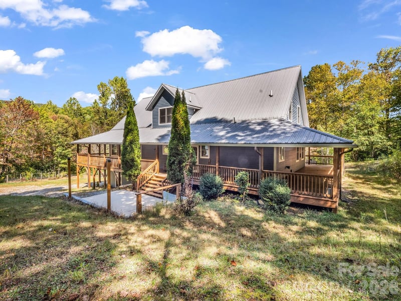 119 Mountain Bluff Trail, Hendersonville, NC - 3 beds, 3 baths, 3,782 sqft - $1,100,000