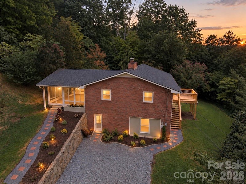 37 Guffey Mountain Road, Fairview, NC - 3 beds, 3 baths, 3,244 sqft - $599,000