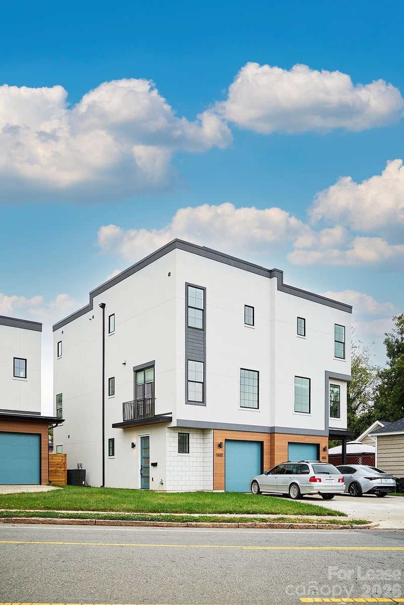 1300 E 10th Street, Charlotte, NC - 3 beds, 2.5 baths, 2,359 sqft - $3,900/mo
