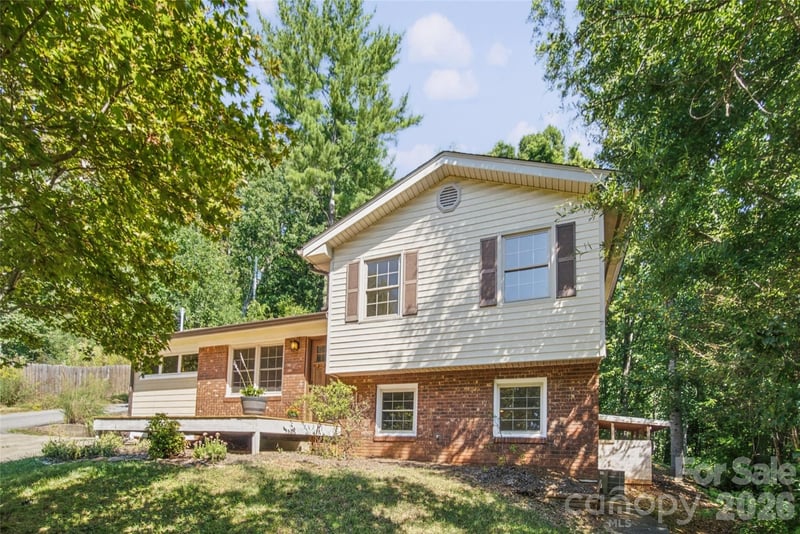 35 Clement Drive, Asheville, NC - 4 beds, 2.5 baths, 1,826 sqft - $500,000
