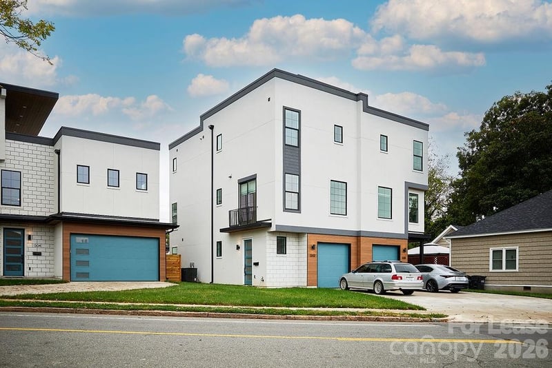 1302 E 10th Street, Charlotte, NC - 3 beds, 2.5 baths, 2,359 sqft - $3,900/mo