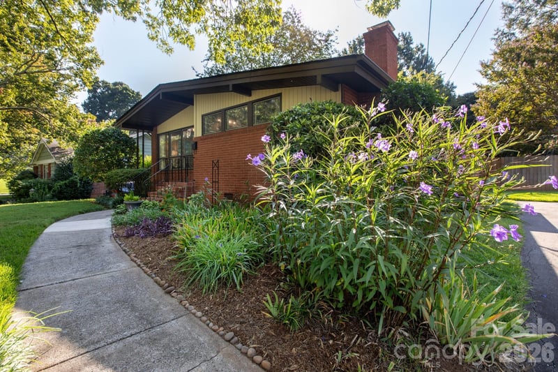 1526 Briarfield Drive, Charlotte, NC - 3 beds, 1 bath, 1,224 sqft - $440,000