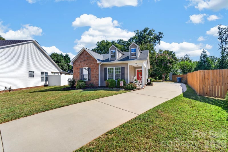 308 Llewellyn Street, Belmont, NC - 3 beds, 2 baths, 1,080 sqft - $289,900