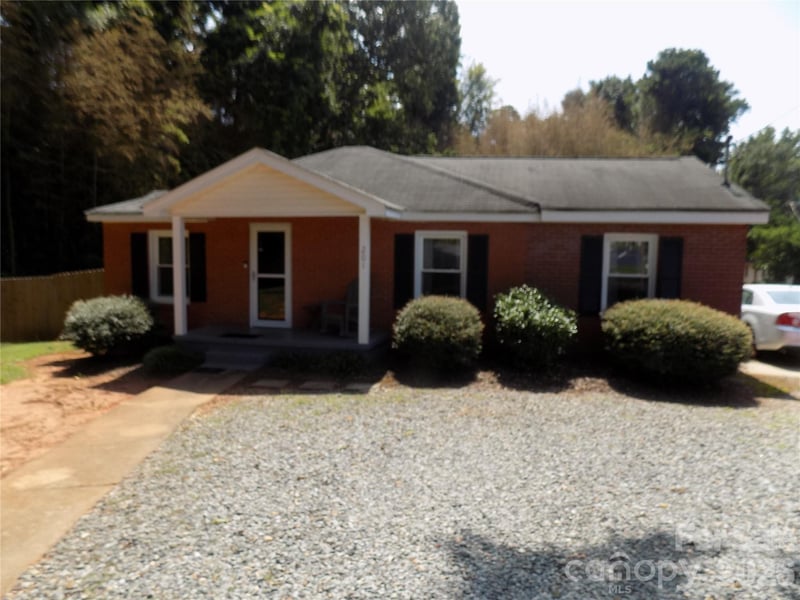 201 Horsley Avenue, Belmont, NC - 2 beds, 1.5 baths, 1,179 sqft - $275,000