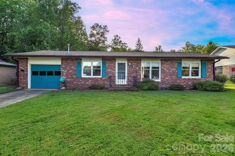 234 Resada Drive, Brevard, NC - 2 beds, 2 baths, 1,199 sqft - $309,000