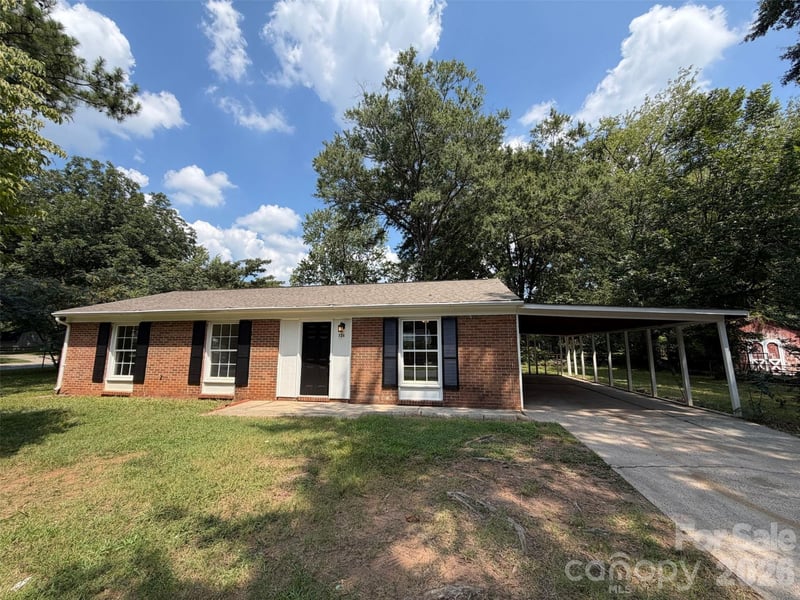 728 Milan Road E, Charlotte, NC - 3 beds, 1.5 baths, 1,137 sqft - $271,000