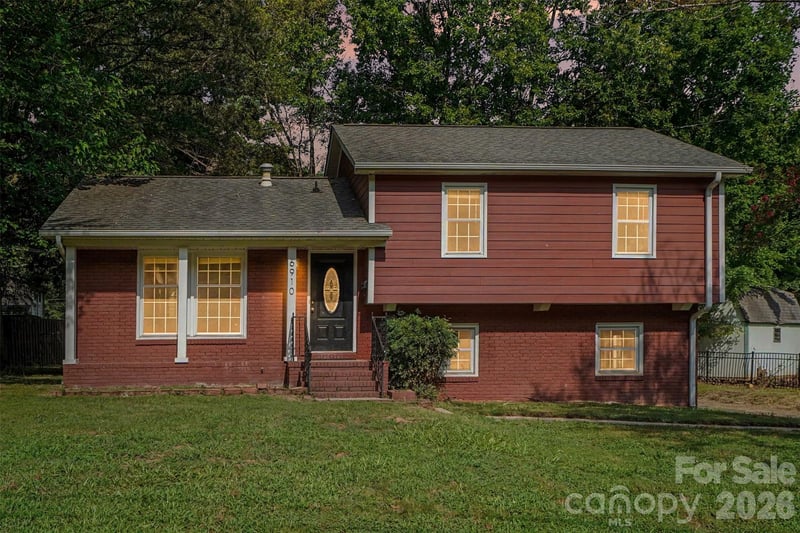 6910 Wrentree Drive, Charlotte, NC - 3 beds, 1.5 baths, 1,667 sqft - $450,000