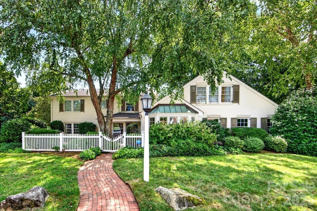 2200 Queens Road E, Charlotte, NC. property listing photo