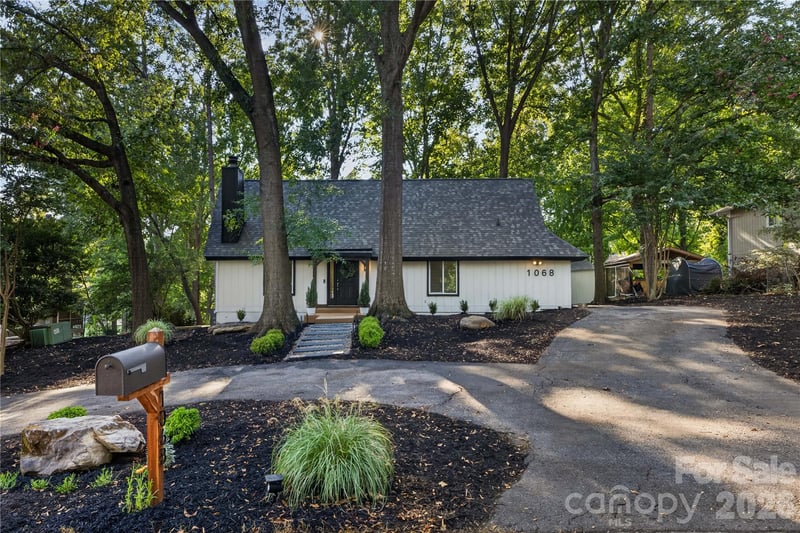 1068 Gauguin Lane, Tega Cay, SC - 3 beds, 2 baths, 2,048 sqft - $569,900
