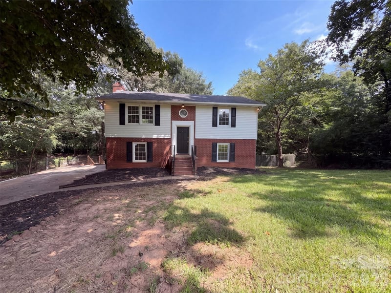 115 Redcoat Drive, Fort Mill, SC - 4 beds, 2.5 baths, 1,940 sqft - $390,000