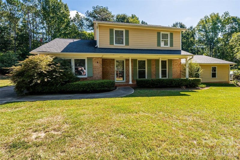 621 S Jackson Avenue, Waxhaw, NC - 3 beds, 2.5 baths, 1,750 sqft - $365,000