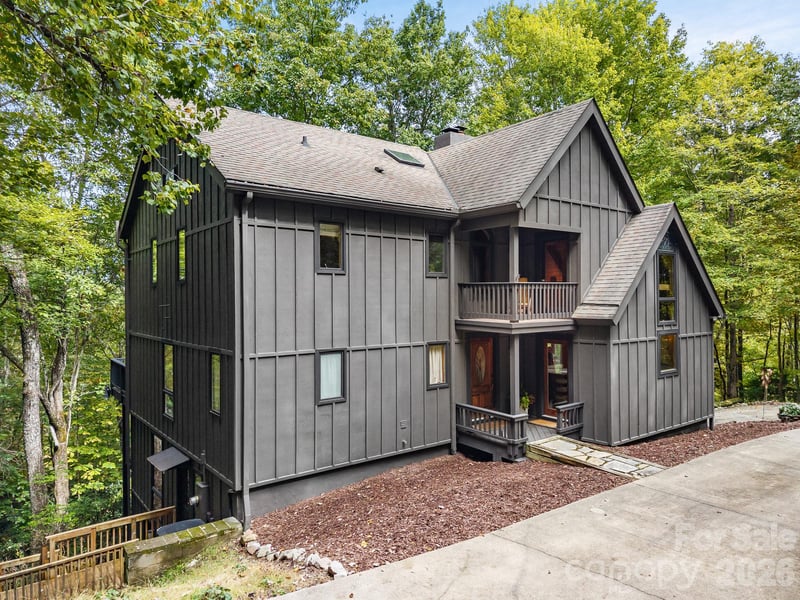 148 Tsisqua Circle, Brevard, NC - 3 beds, 3.5 baths, 3,150 sqft - $1,172,500