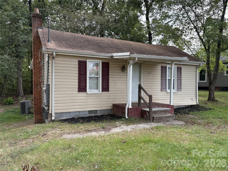 612 24th Street SW, Hickory, NC - 1 bed, 1 bath, 728 sqft - $120,000