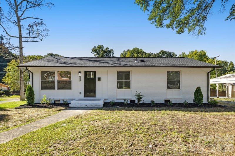 5618 Snow White Lane, Charlotte, NC - 3 beds, 2 baths, 1,200 sqft - $305,000