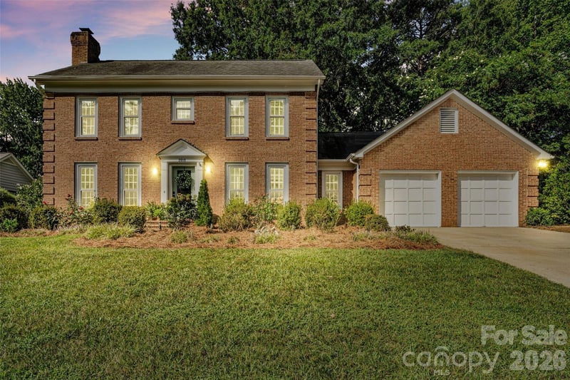 2010 Glendalough Lane, Matthews, NC - 3 beds, 2.5 baths, 2,144 sqft - $550,000