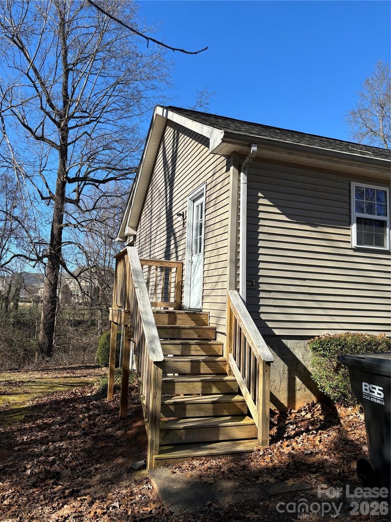 276 Isle of Pines Road B, Mooresville, NC - 2 beds, 1 bath, 720 sqft - $1,300/mo