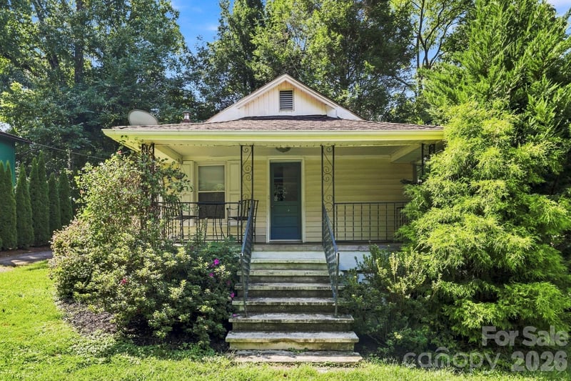221 N Fork Road, Black Mountain, NC - 3 beds, 2 baths, 993 sqft - $389,000
