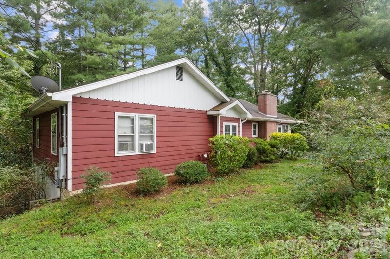 529 Alta Vista Drive, Hendersonville, NC - 4 beds, 4 baths, 2,463 sqft - $379,000