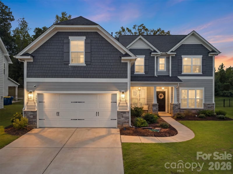 7007 Kingfisher Way, Belmont, NC - 5 beds, 3 baths, 2,969 sqft - $650,000