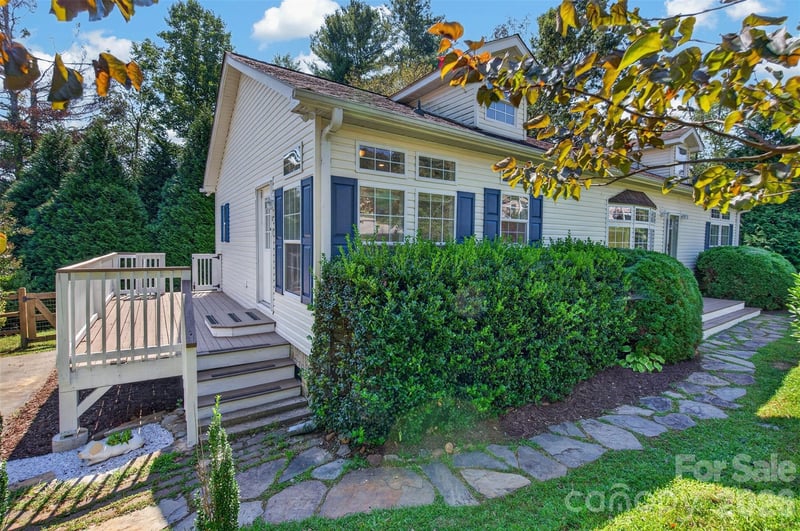 6 Enochs Way, Fletcher, NC - 2 beds, 2 baths, 1,454 sqft - $385,000