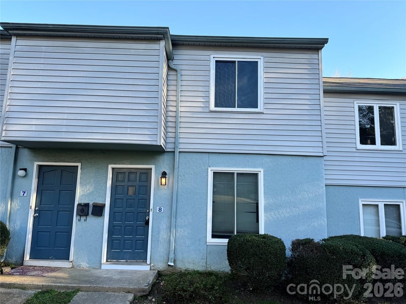 1906 Mereview Court Apt 8, Charlotte, NC - 2 beds, 1.5 baths, 1,020 sqft - $159,900