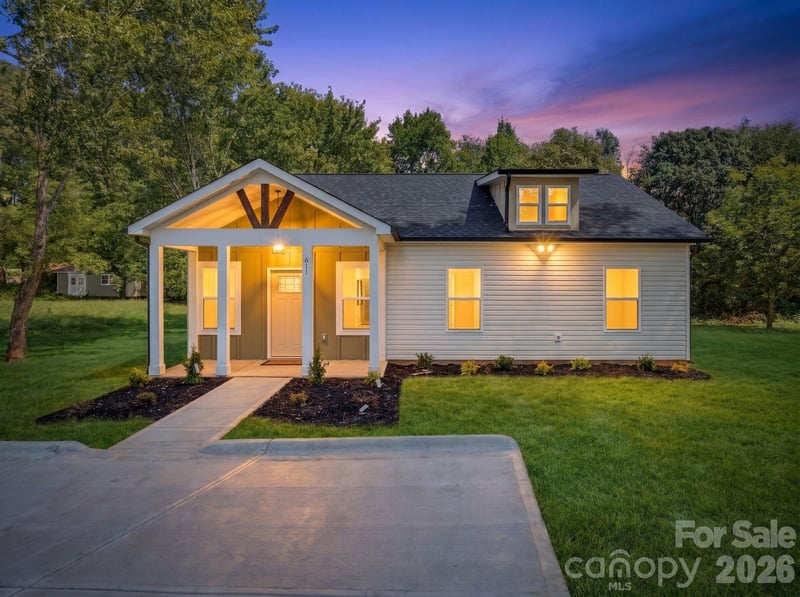 611 E Sanders Road, Shelby, NC - 3 beds, 2 baths, 1,321 sqft - $284,900