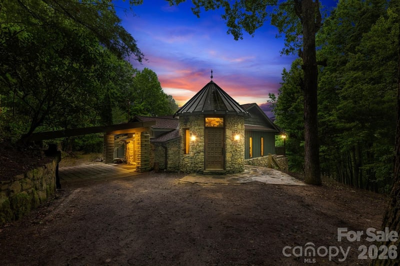284 Indian Cave Park Road, Hendersonville, NC - 3 beds, 3.5 baths, 2,599 sqft - $775,000