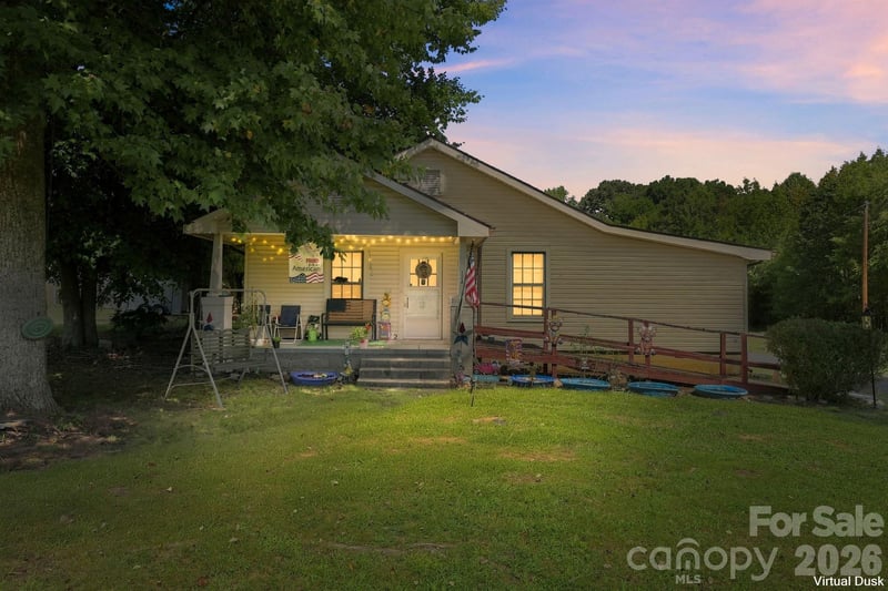 512 W Bank Street, Salisbury, NC - 3 beds, 2 baths, 1,405 sqft - $224,900