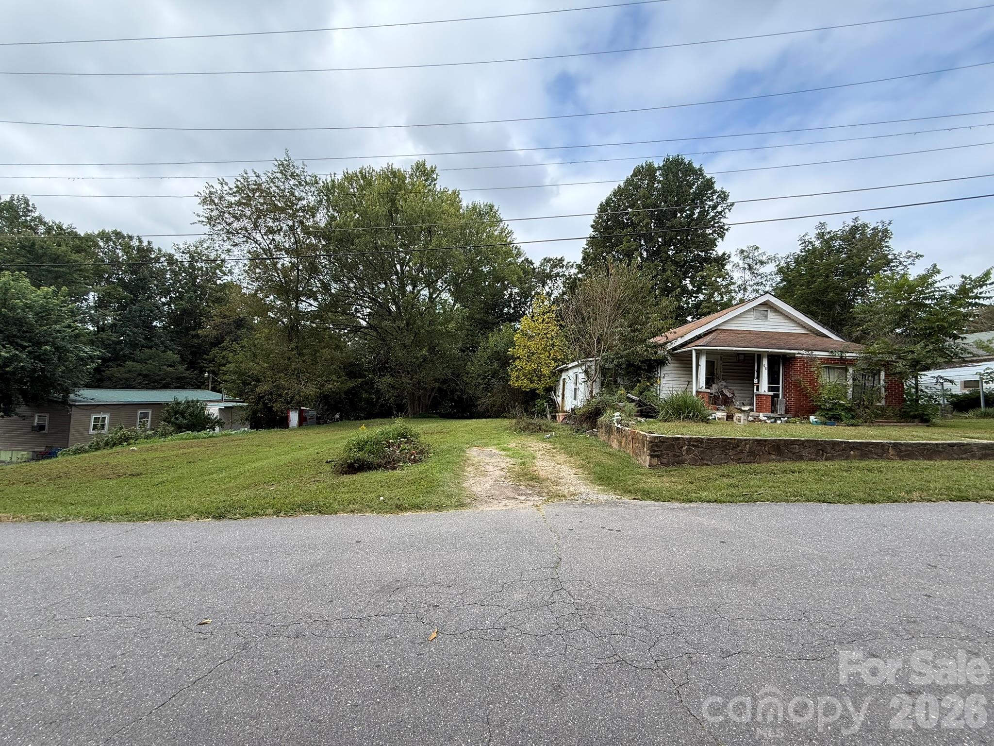 68 Morris Ave, Marion, NC 28752. property listing photo