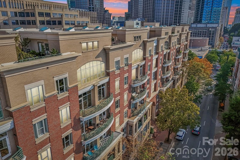 400 N Church Street Apt 420, Charlotte, NC - 2 beds, 2 baths, 1,370 sqft - $549,995