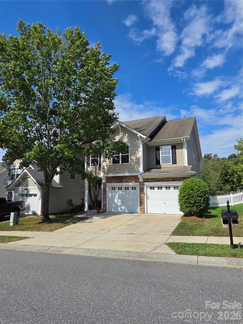 1813 Crabapple Tree Lane, Charlotte, NC - 3 beds, 2.5 baths, 1,716 sqft - $372,000