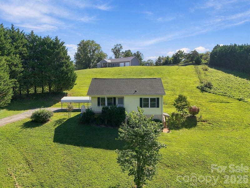 117 Ho Hum Way, Leicester, NC - 2 beds, 1 bath, 800 sqft - $329,000